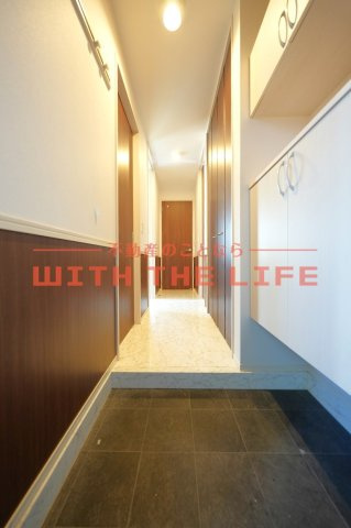 フロレゾン【10，000円キャッシュバック対象物件】の玄関|落ち着いた玄関です