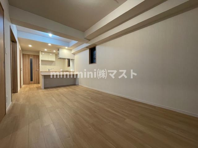 旧　スプランディッド本町東DUEの居間・リビング