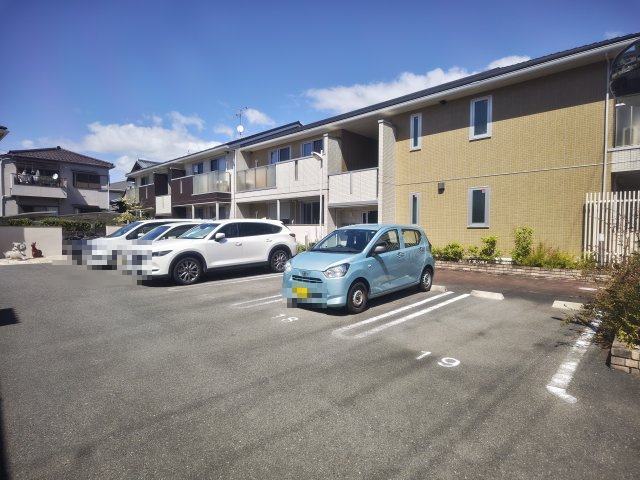 レジェンド青山　東棟の駐車場|駐車場です