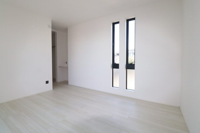 郡山市菜根３丁目　　　１号棟　　　桜小学校、郡山第３中学区の洋室