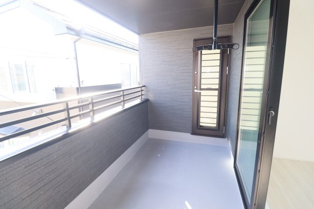 郡山市菜根３丁目　　　１号棟　　　桜小学校、郡山第３中学区のバルコニー