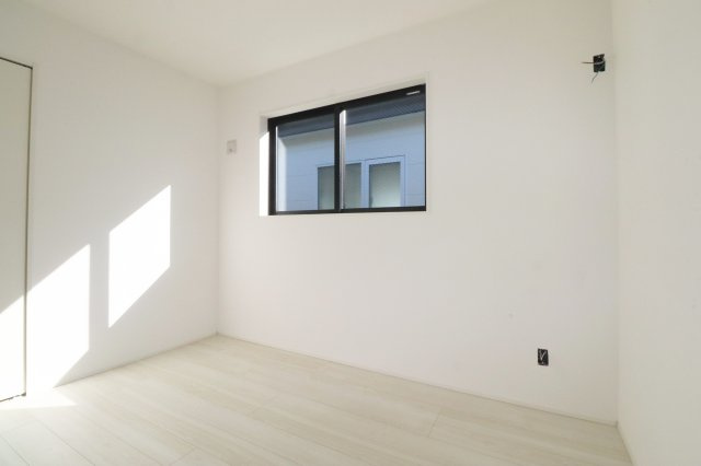 郡山市菜根３丁目　　　１号棟　　　桜小学校、郡山第３中学区の洋室