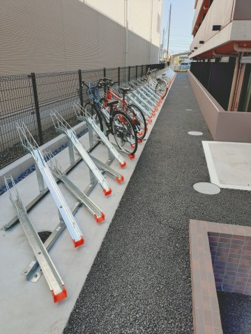 【その他共用部分】 | Ａｌｉｖｉｓ船橋夏見 | 敷地内自転車置き場です