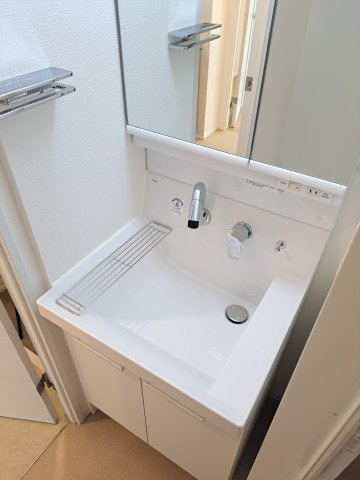 【洗面所】 | Ａｌｉｖｉｓ船橋夏見 | 生活に欠かせない独立洗面台です
