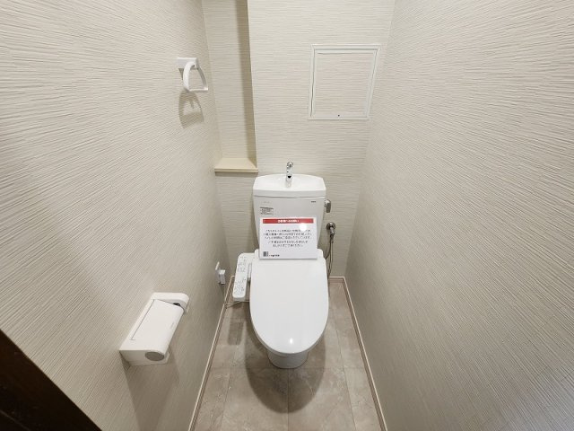 レインボー小牧のトイレ|落ち着いた色調のトイレです