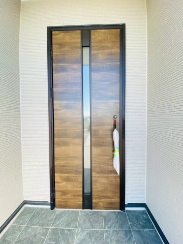 よかタウン／菊陽町久保田５期／１１号棟の玄関