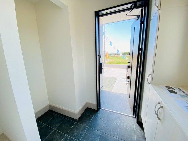 よかタウン／菊陽町久保田５期／１１号棟の玄関