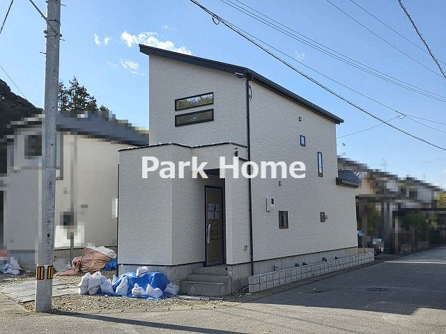 南国市緑ヶ丘1丁目-2棟1-新築戸建ての前面道路含む現地写真|2025.12月：建築中