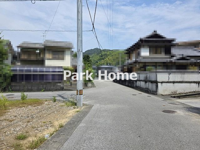 南国市緑ヶ丘1丁目-2棟1-新築戸建ての前面道路含む現地写真