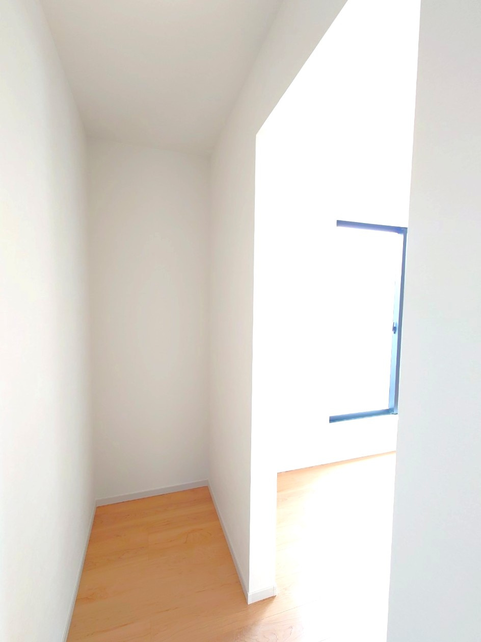 地下鉄東西線「小野」駅徒歩１４分の閑静な住宅街に立つ４ＬＤＫ◆駐車２台可◆京都市伏見区醍醐大高町1期の収納|ウォークインクローゼット（洋室６.７帖）