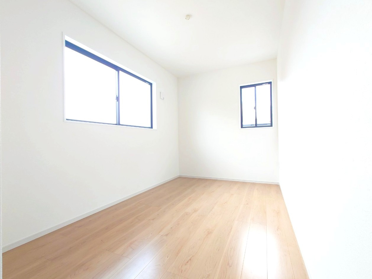 地下鉄東西線「小野」駅徒歩１４分の閑静な住宅街に立つ４ＬＤＫ◆駐車２台可◆京都市伏見区醍醐大高町1期の洋室|洋室（５.５帖）