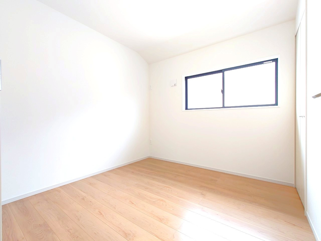 地下鉄東西線「小野」駅徒歩１４分の閑静な住宅街に立つ４ＬＤＫ◆駐車２台可◆京都市伏見区醍醐大高町1期の洋室|洋室（４.５帖）