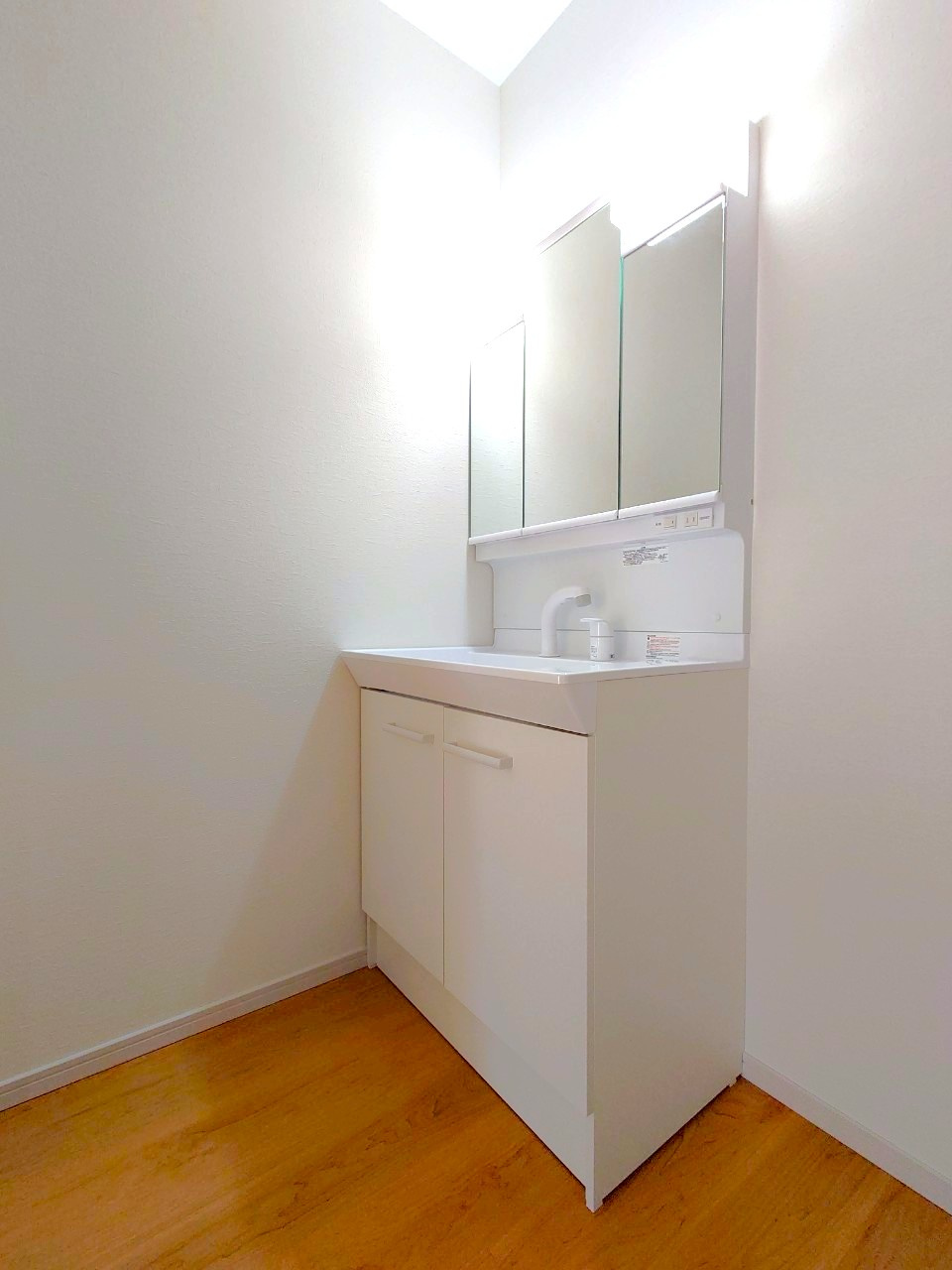 地下鉄東西線「小野」駅徒歩１４分の閑静な住宅街に立つ４ＬＤＫ◆駐車２台可◆京都市伏見区醍醐大高町1期の洗面所|洗面