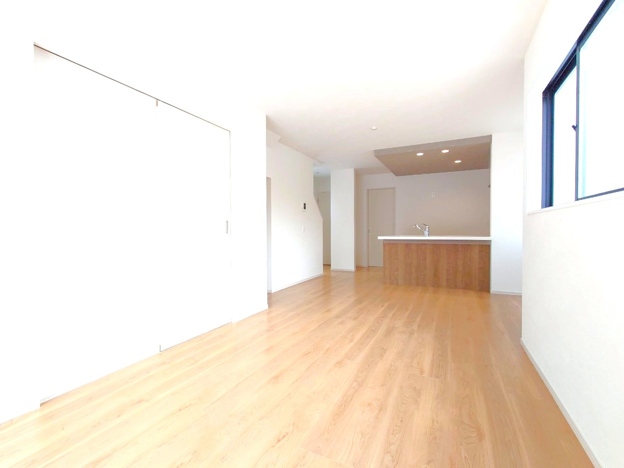 地下鉄東西線「小野」駅徒歩１４分の閑静な住宅街に立つ４ＬＤＫ◆駐車２台可◆京都市伏見区醍醐大高町1期の居間・リビング|リビング