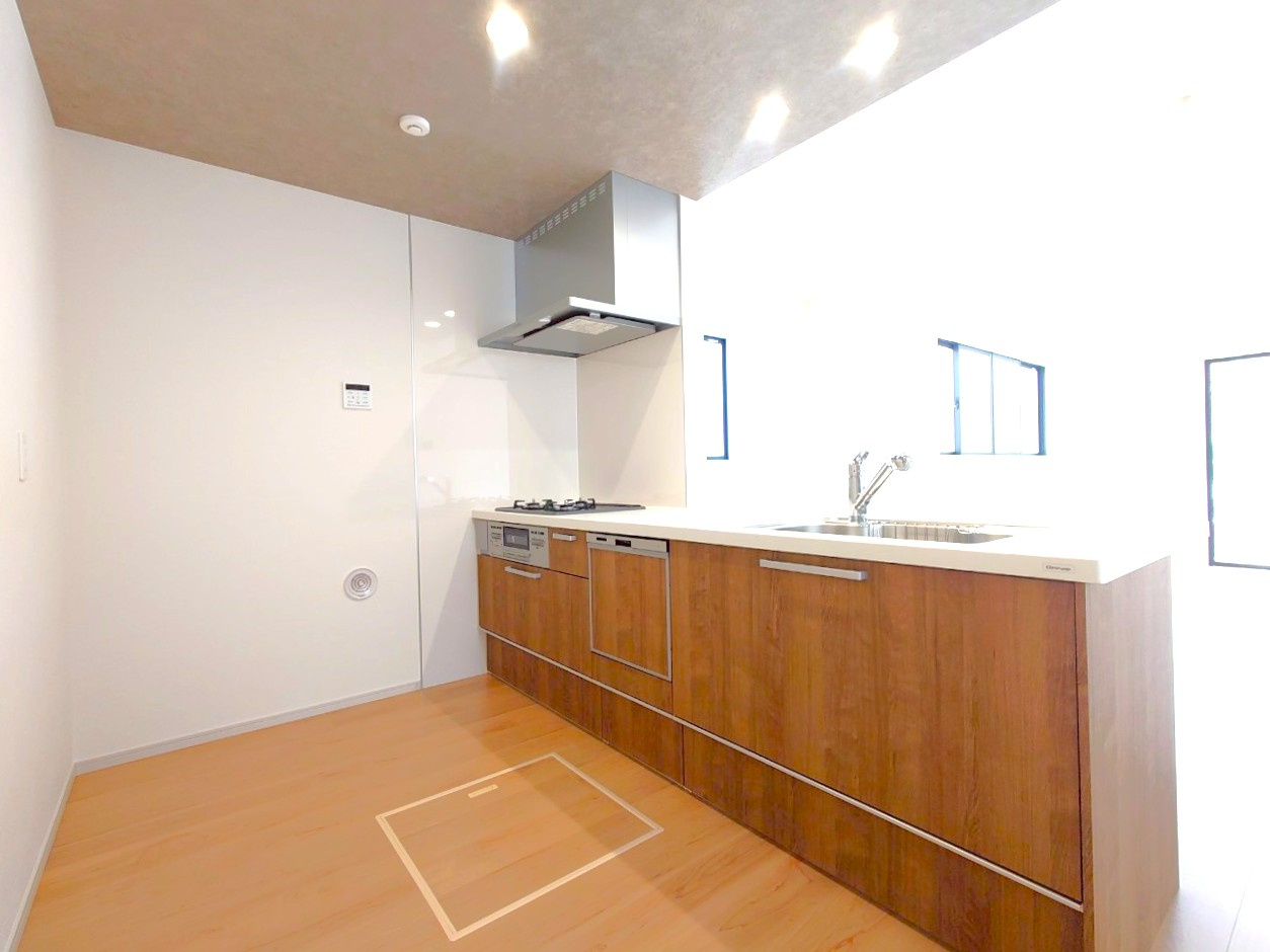 地下鉄東西線「小野」駅徒歩１４分の閑静な住宅街に立つ４ＬＤＫ◆駐車２台可◆京都市伏見区醍醐大高町1期のキッチン|キッチン