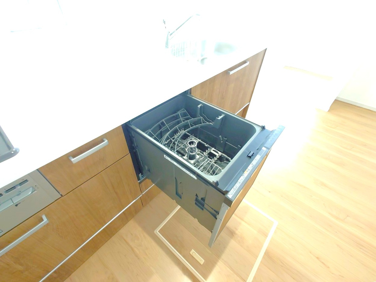 地下鉄東西線「小野」駅徒歩１４分の閑静な住宅街に立つ４ＬＤＫ◆駐車２台可◆京都市伏見区醍醐大高町1期のキッチン|キッチン　食洗機