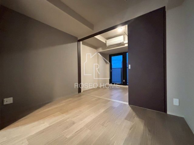 Dimora靭公園の居間・リビング