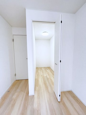 新築戸建・建売　大泉町吉田第12　CRADLE GARDEN　全4棟の収納|棚や収納ケースを自由にレイアウトできる、アレンジ自在のウォークインクローゼット！