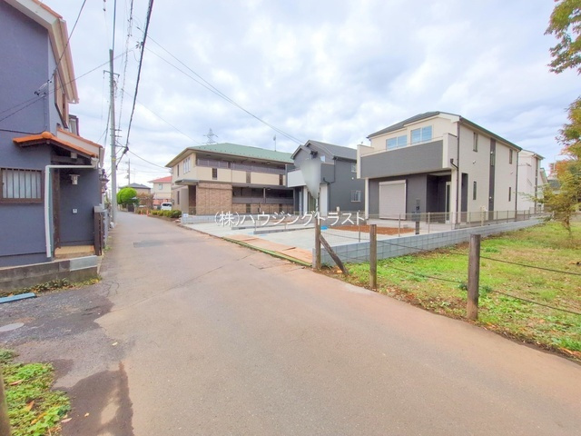 所沢市若狭４丁目　新築戸建　全３棟　3号棟の前面道路含む現地写真