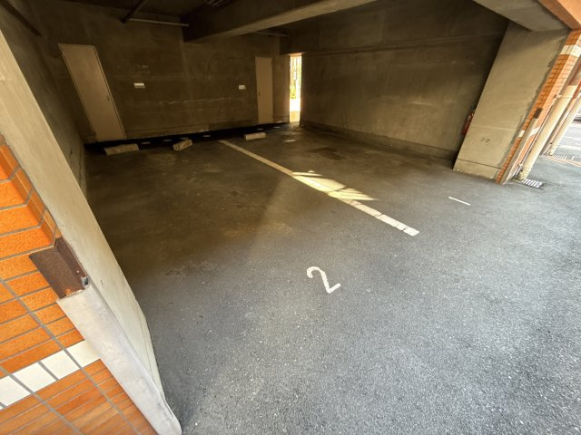 花影中村コーポの駐車場