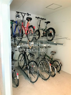 【その他】 | ALIVIO新町 | 屋内駐輪場です！雨風から自転車を守ります！