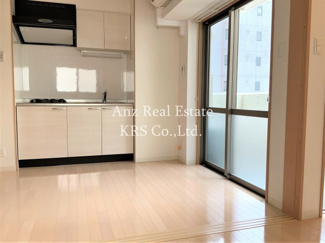 【居間・リビング】 | ALIVIO新町 | 白を基調とし、清潔感のある広々としたリビング♪