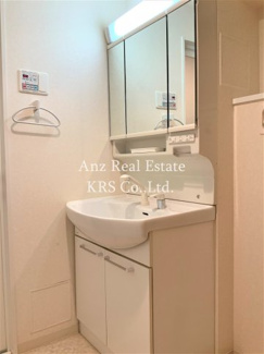 【洗面所】 | ALIVIO新町 | 縦型のシャンプードレッサー！三面鏡付きです！