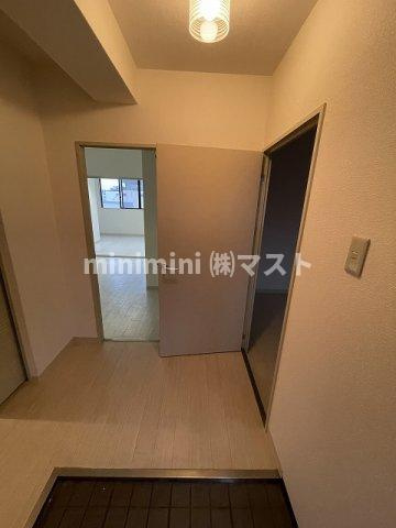 ロベリア弐番館の玄関