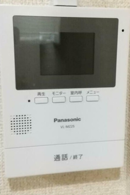 【セキュリティ】 | 第一ビル | 訪問者の顔がわかるモニター付きインターホン完備