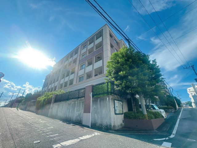 【外観】 | アーサー寺塚大池公園 | 南区内でも落ち着いた雰囲気で知られる寺塚エリアの高台。
