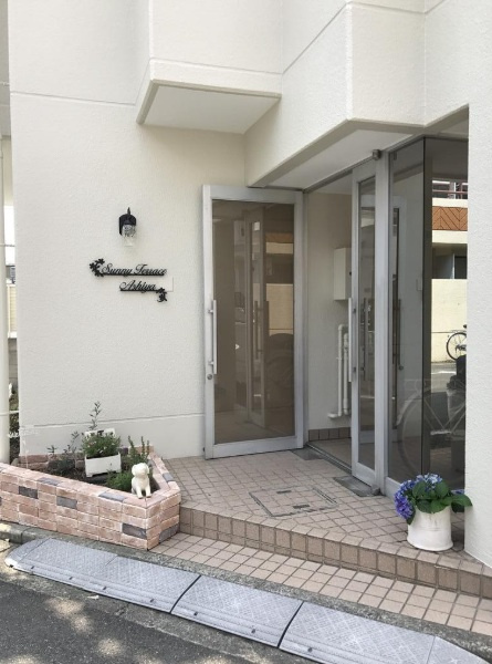 サニーテラス芦屋のエントランス