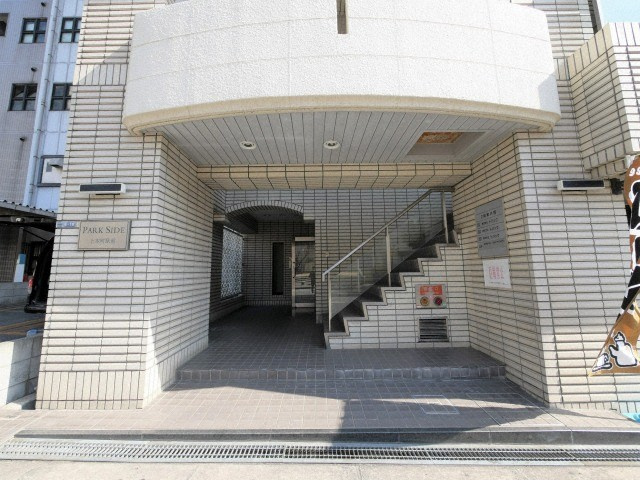 パークサイド上本町駅前のエントランス