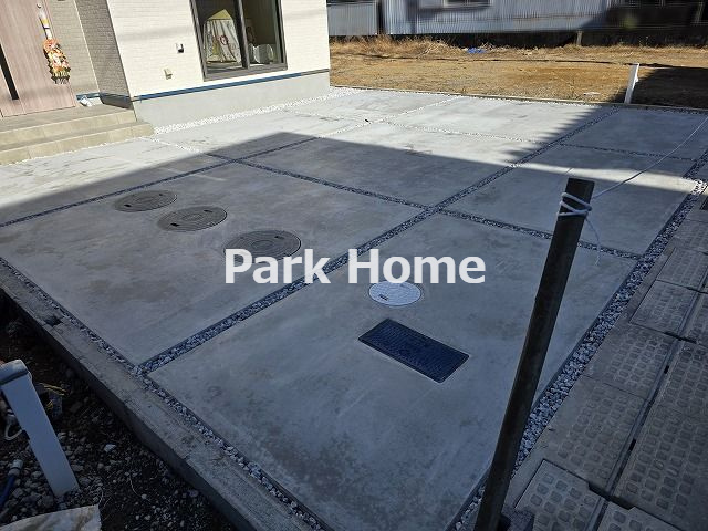 高知市旭天神町 ③ 新築戸建ての駐車場