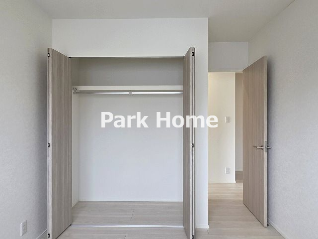 高知市旭天神町 ③ 新築戸建ての洋室|２F：5.1洋室クローゼット（中）