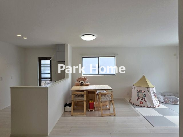 高知市旭天神町 ③ 新築戸建ての居間・リビング