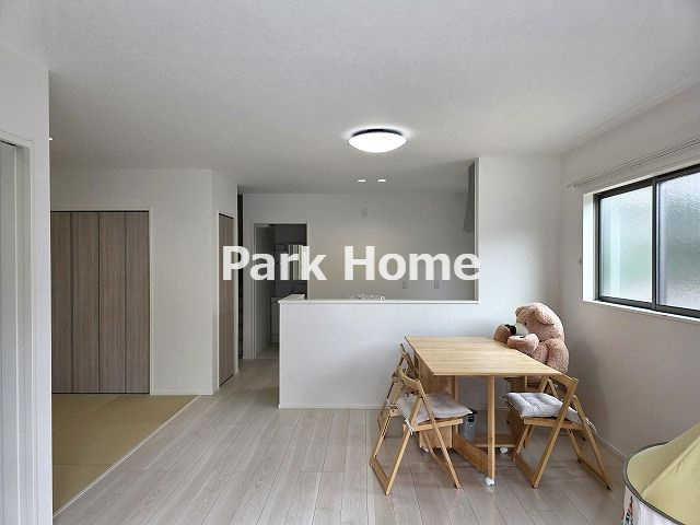 高知市旭天神町 ③ 新築戸建ての居間・リビング