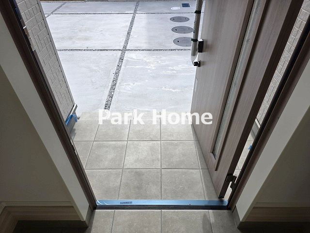 高知市旭天神町 ③ 新築戸建ての玄関