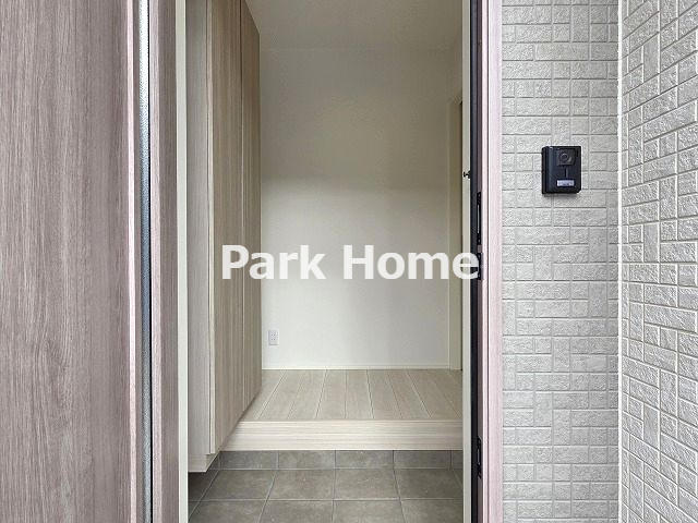 高知市旭天神町 ③ 新築戸建ての玄関