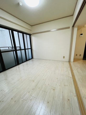 仲介手数料0円！！メゾンパール泉の居間・リビング