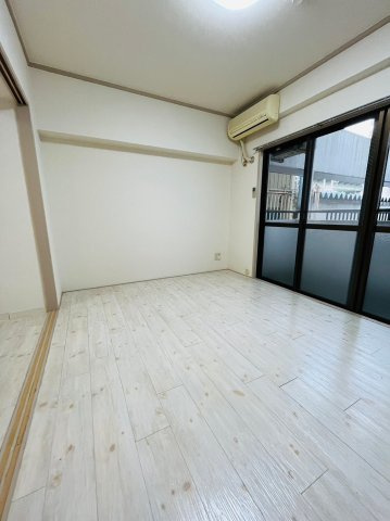 仲介手数料0円！！メゾンパール泉の居間・リビング