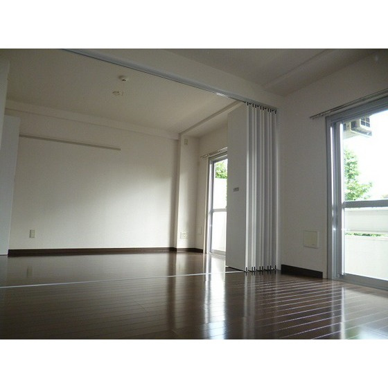 いずみマンションの居間・リビング|LDK