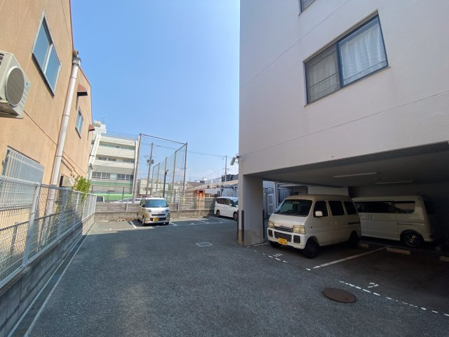 エクレールの駐車場