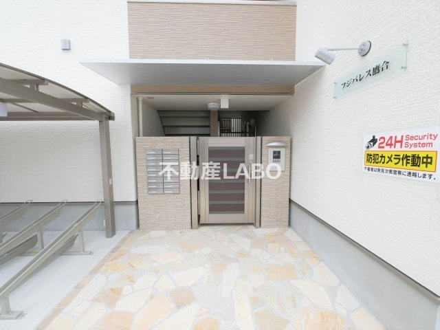 フジパレス鷹合のエントランス