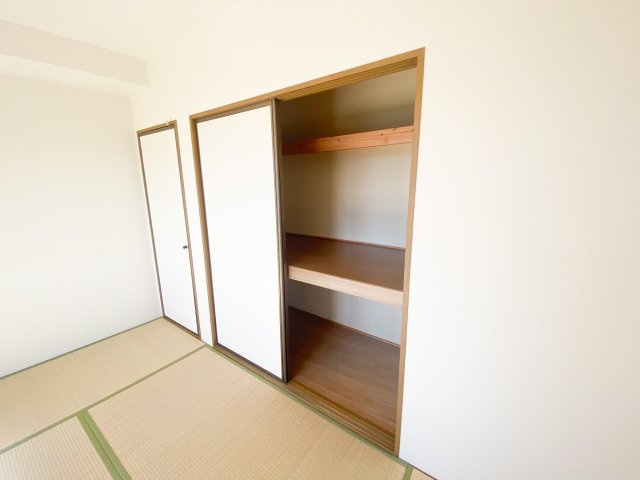 ニューリバーサイド八尾南Ｄ の和室