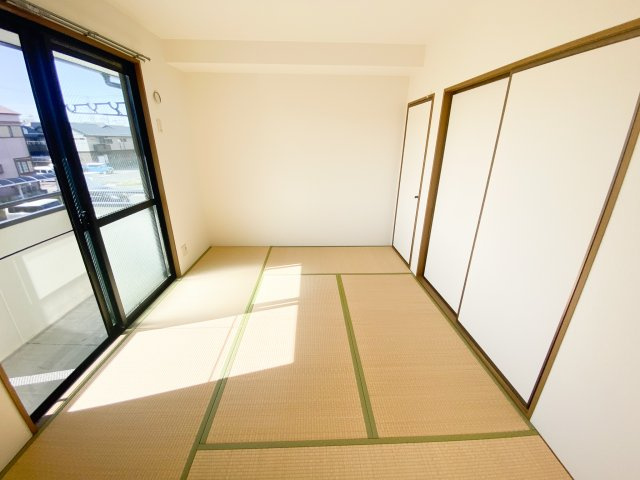 ニューリバーサイド八尾南Ｄ の和室