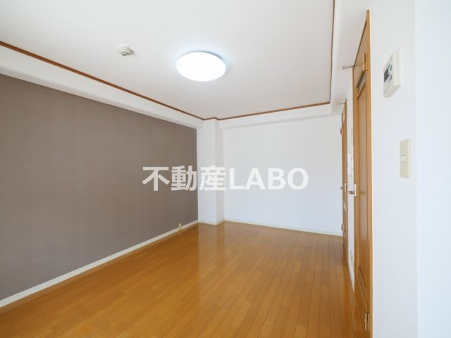 ウェルバード瓜破の洋室