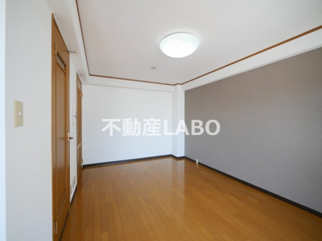 ウェルバード瓜破の洋室