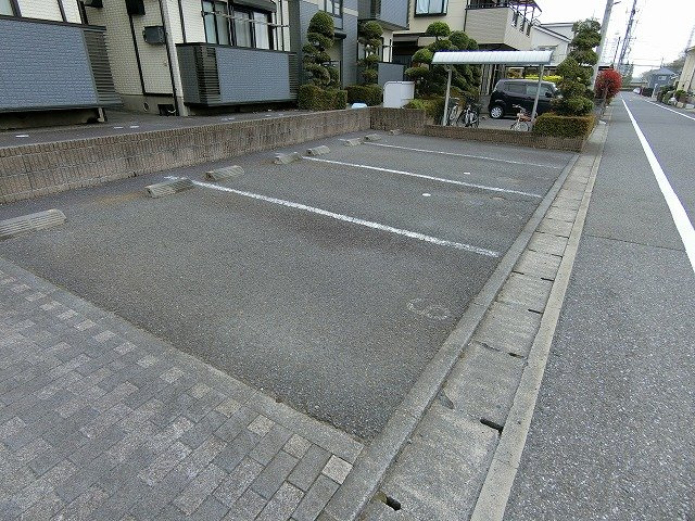 パルアモーレBの駐車場