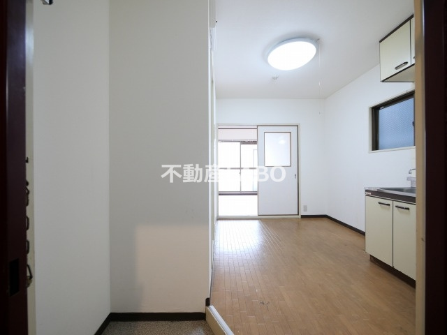 平野西シャルマンの玄関