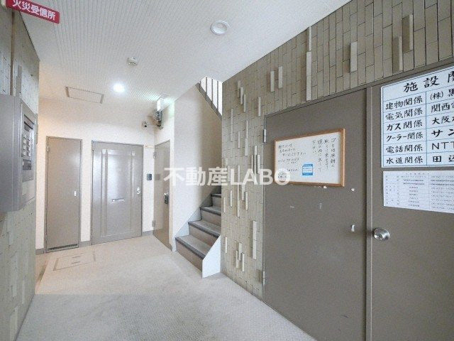 平野西シャルマンのエントランス